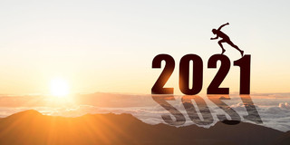 2021新春跨年人物飞奔海报2021字牛年2021年人物剪影迎接2021大气唯美朝阳奔跑励志展板背景